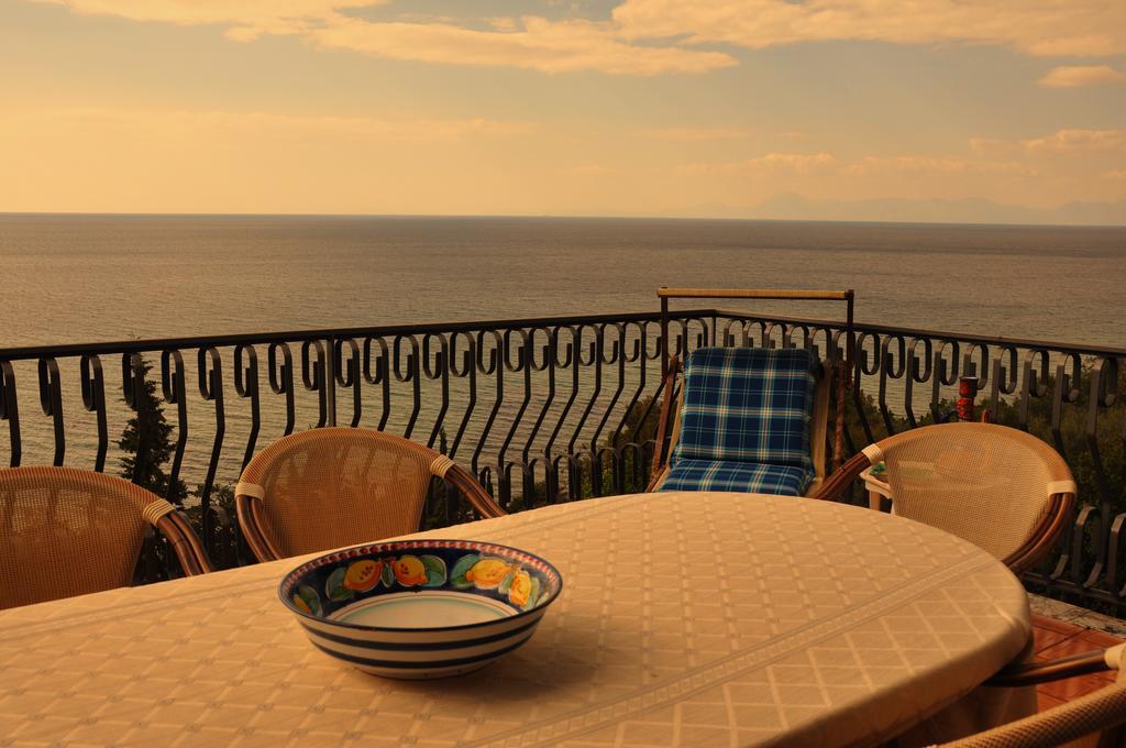 Villa Laura Sea View Apartments Santa Maria di Castellabate Ngoại thất bức ảnh